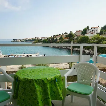 Apartmani Laura Trogir Exterior photo