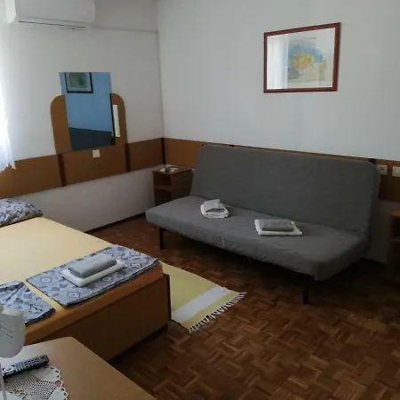 Apartmani Laura Trogir Exterior photo