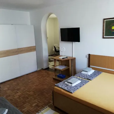 Apartmani Laura Trogir Exterior photo