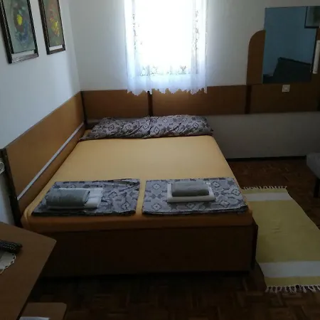Apartmani Laura Trogir Exterior photo