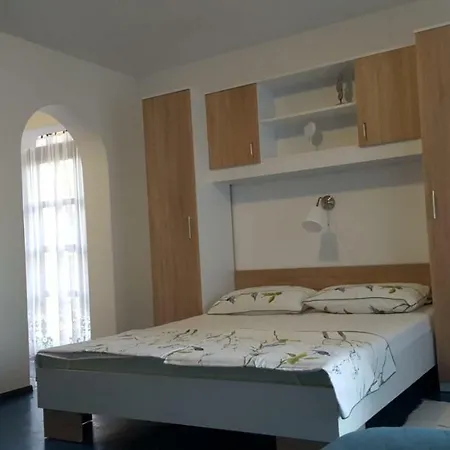 Apartmani Laura Trogir Exterior photo