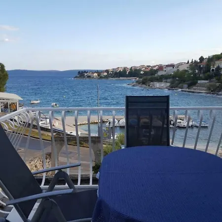 Apartmani Laura Trogir Exterior photo