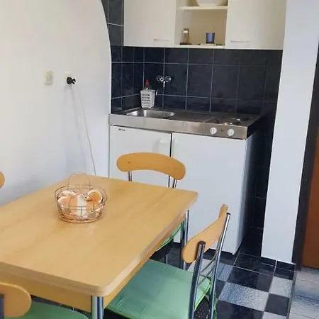 Apartmani Laura Trogir Exterior photo