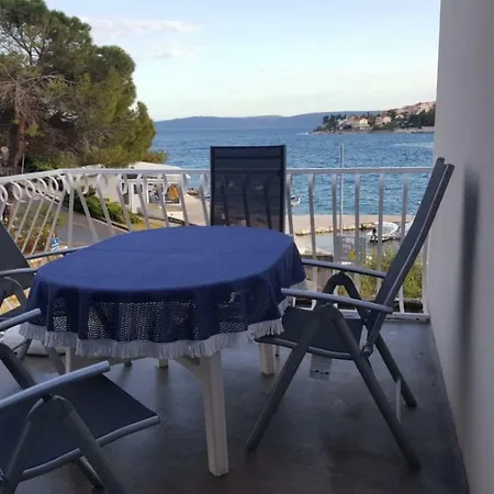 Apartmani Laura Trogir Exterior photo