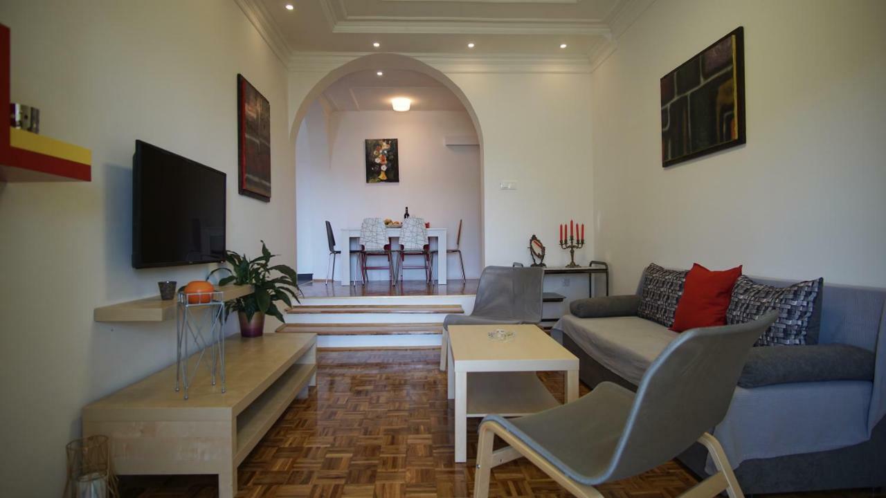 Laura Apartament *